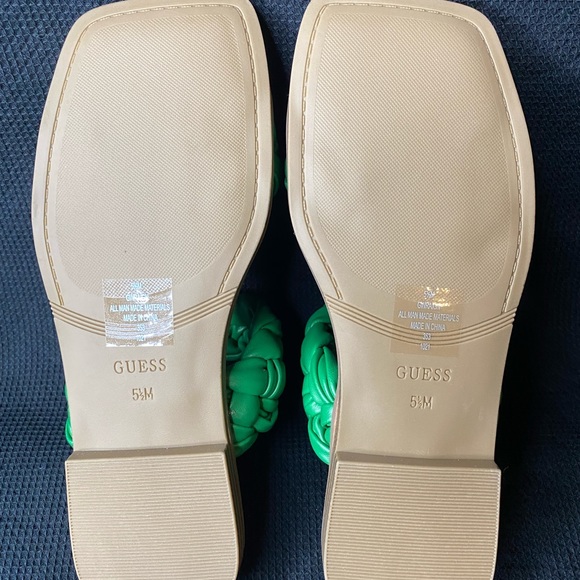 GUESS Raign Puffy Woven Flat Sandals. Size 5. Medium Green. - Picture 4 of 8
